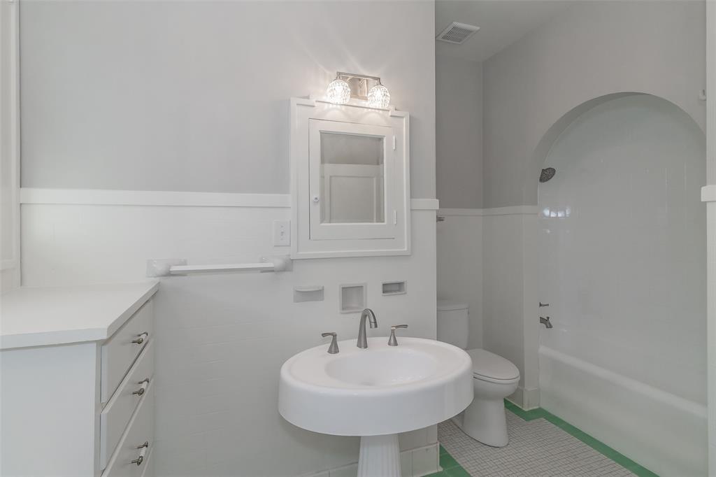 2311 Warner Road Fort Worth, TX 76110 - Photo 19 of 37