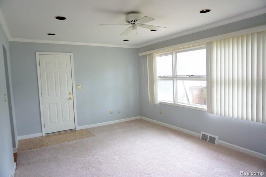 2181 Hampton Road Grosse Pointe Woods, MI 48236 - Photo 24 of 33