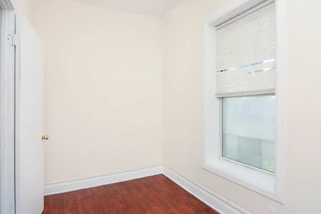 a view of empty room with window