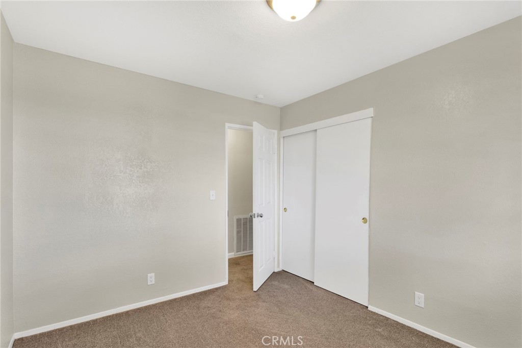 4875 Sunnyslope Road Phelan, CA 92371 - Photo 23 of 57 a view of an empty room
