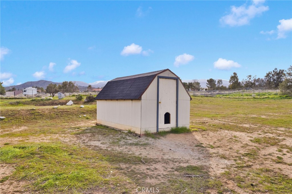4875 Sunnyslope Road Phelan, CA 92371 - Photo 32 of 57 a view of a sky from a big room