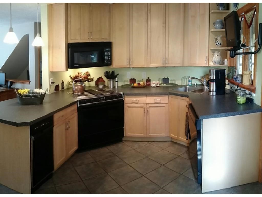 15 Caron Road Bedford, NH 03110 - Photo 2 of 24