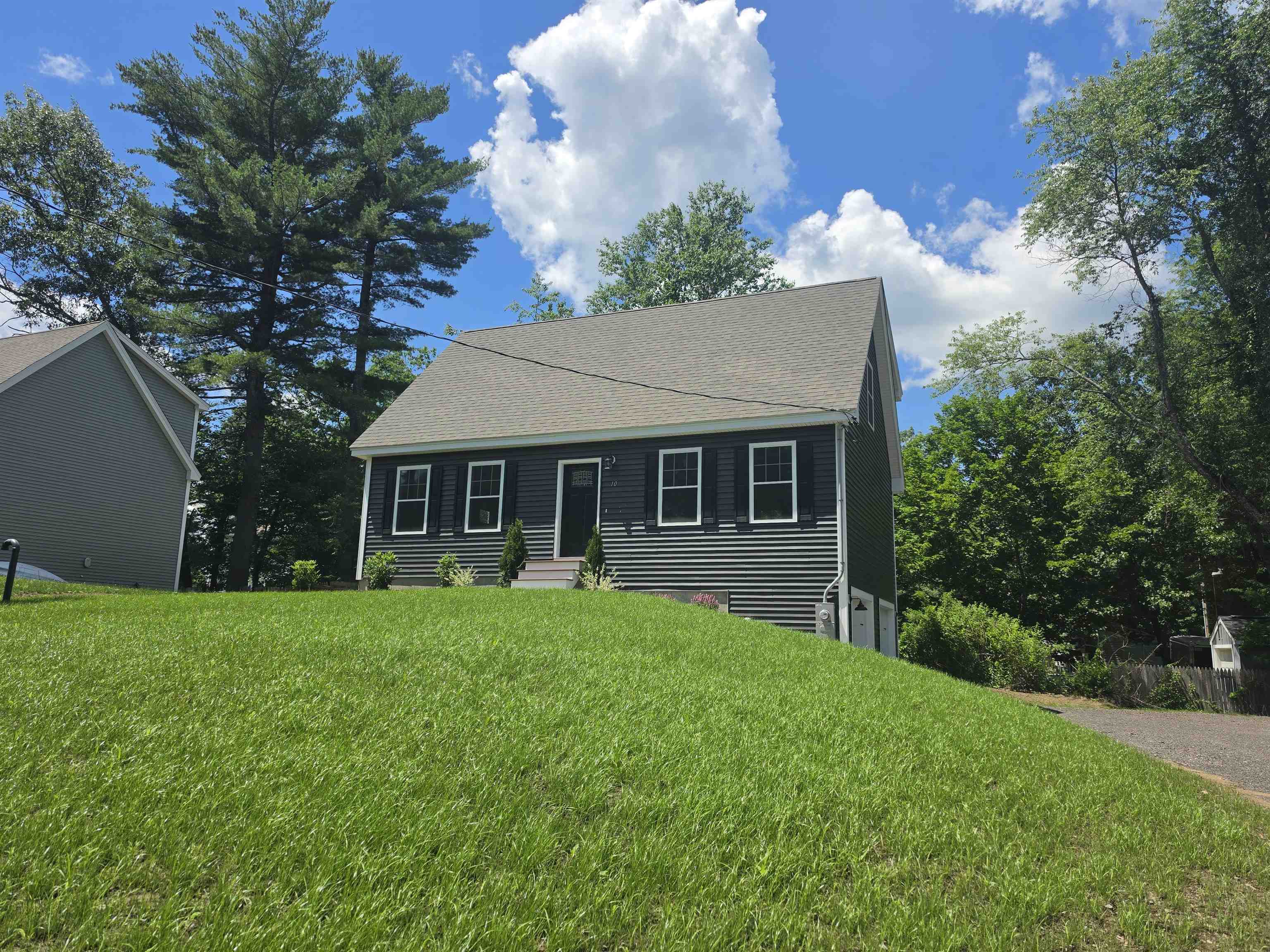 10 Phyllis Avenue Raymond, NH 03077 - Photo 3 of 19
