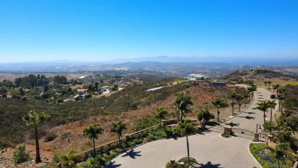 $760,000 | 2220 Panoramic Drive, Unit 10, Vista, CA 92084