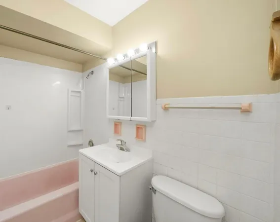 $1,150 | 1213 34th Avenue, Unit 16, Melrose Park, IL 60160
