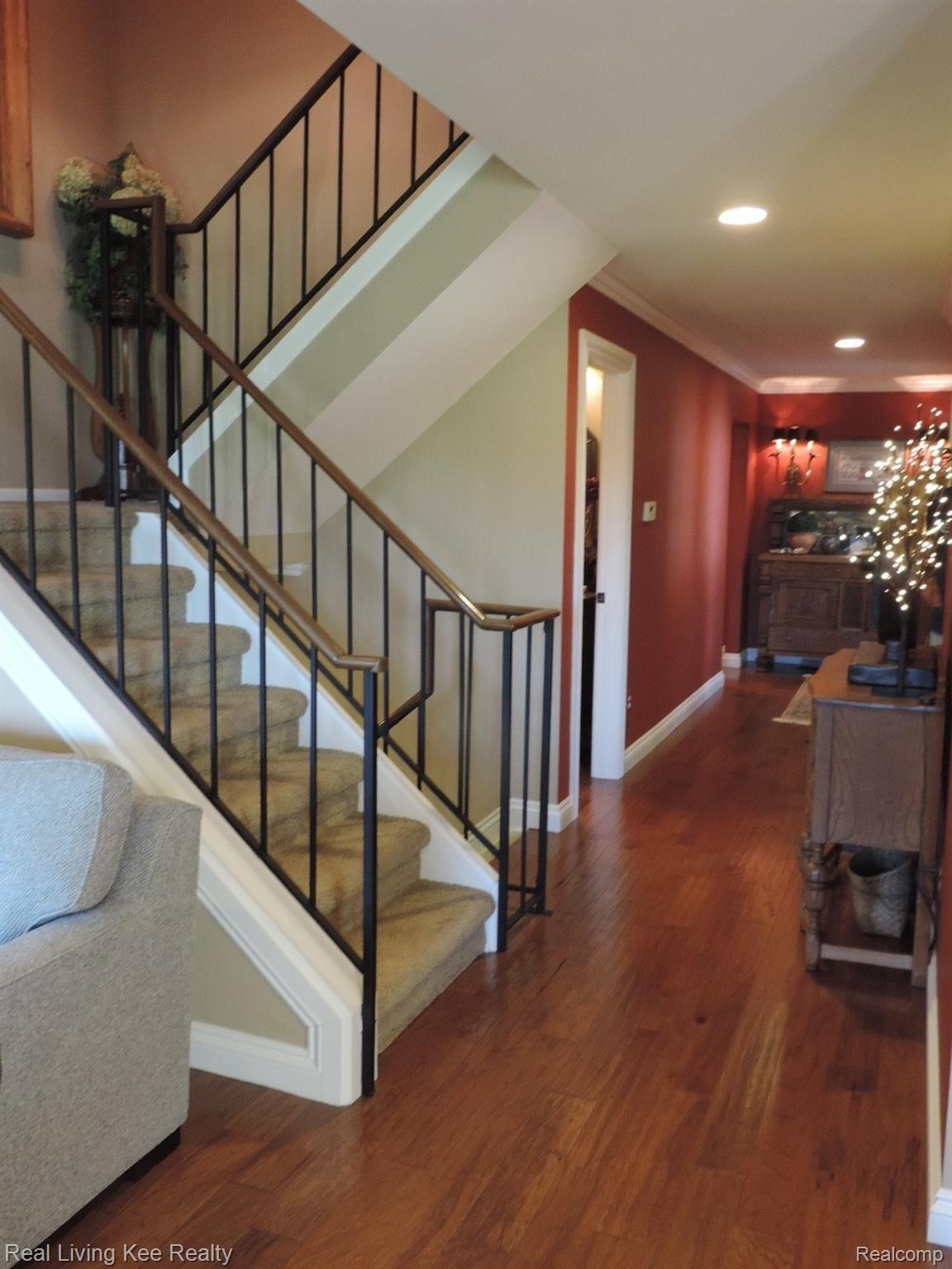980 Golfview Court Rochester, MI 48307 - Photo 21 of 43 Hallway and stairs to 2nd floor
