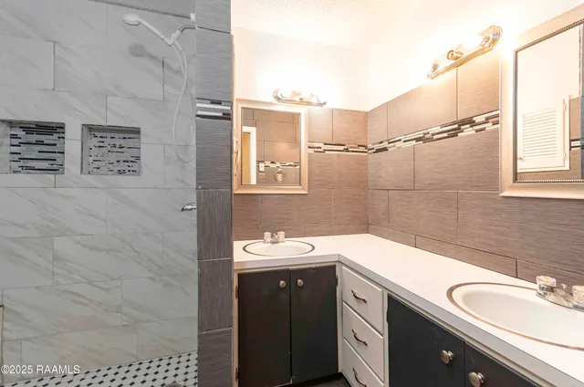 $1,800 | Undisclosed Address, Lafayette, LA 70503