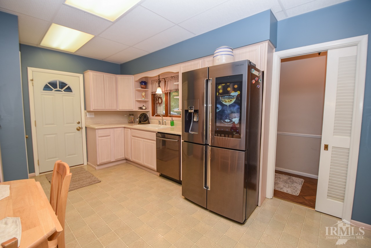 2805 West Petty Road Muncie, IN 47304 - Photo 12 of 36 Gallery Image 12