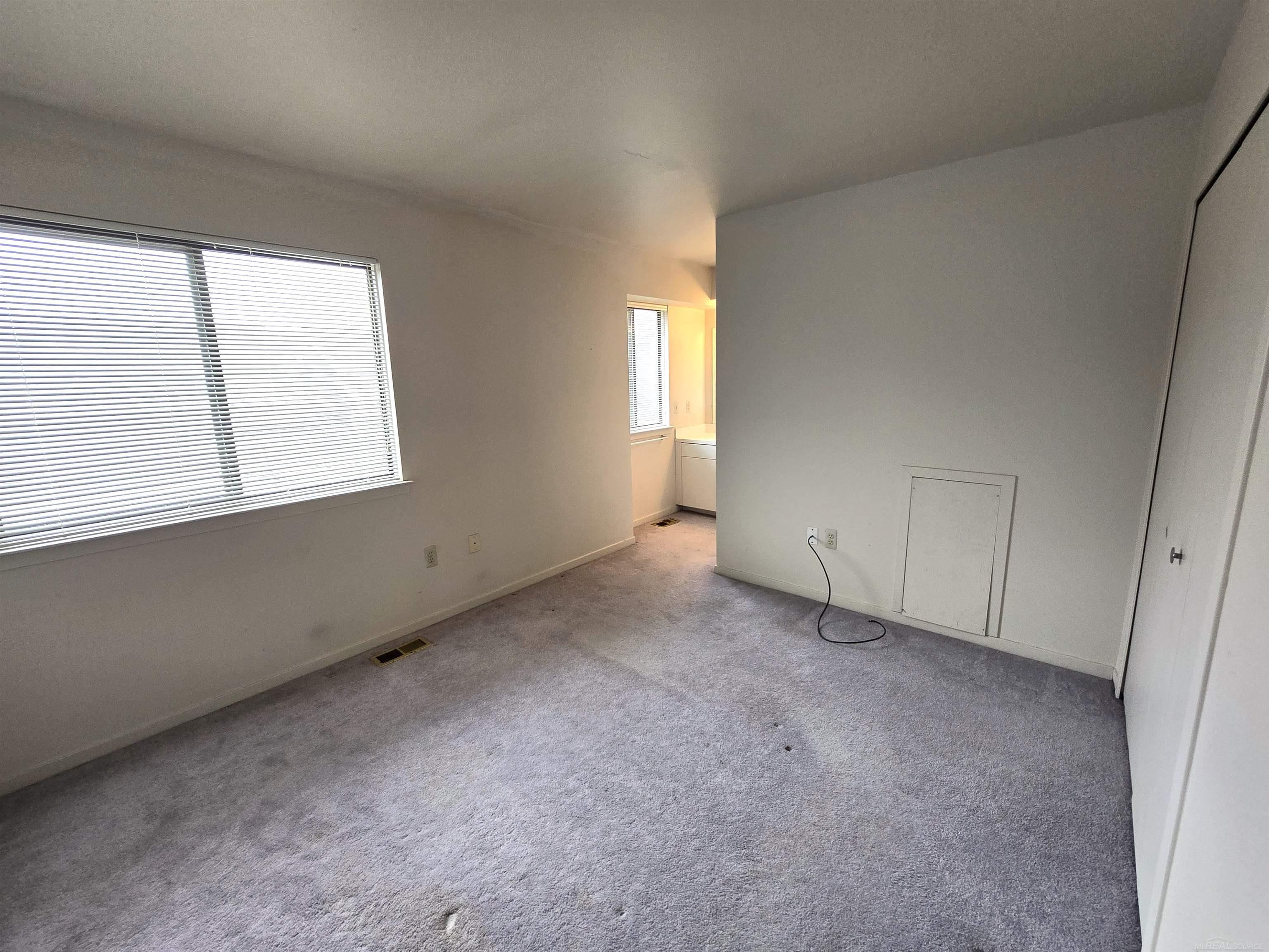 695 Charing Court Rochester, MI 48307 - Photo 39 of 57 50164220-48cd35e6-c454-4d3c-b40f-786a5d222bfe.JPG