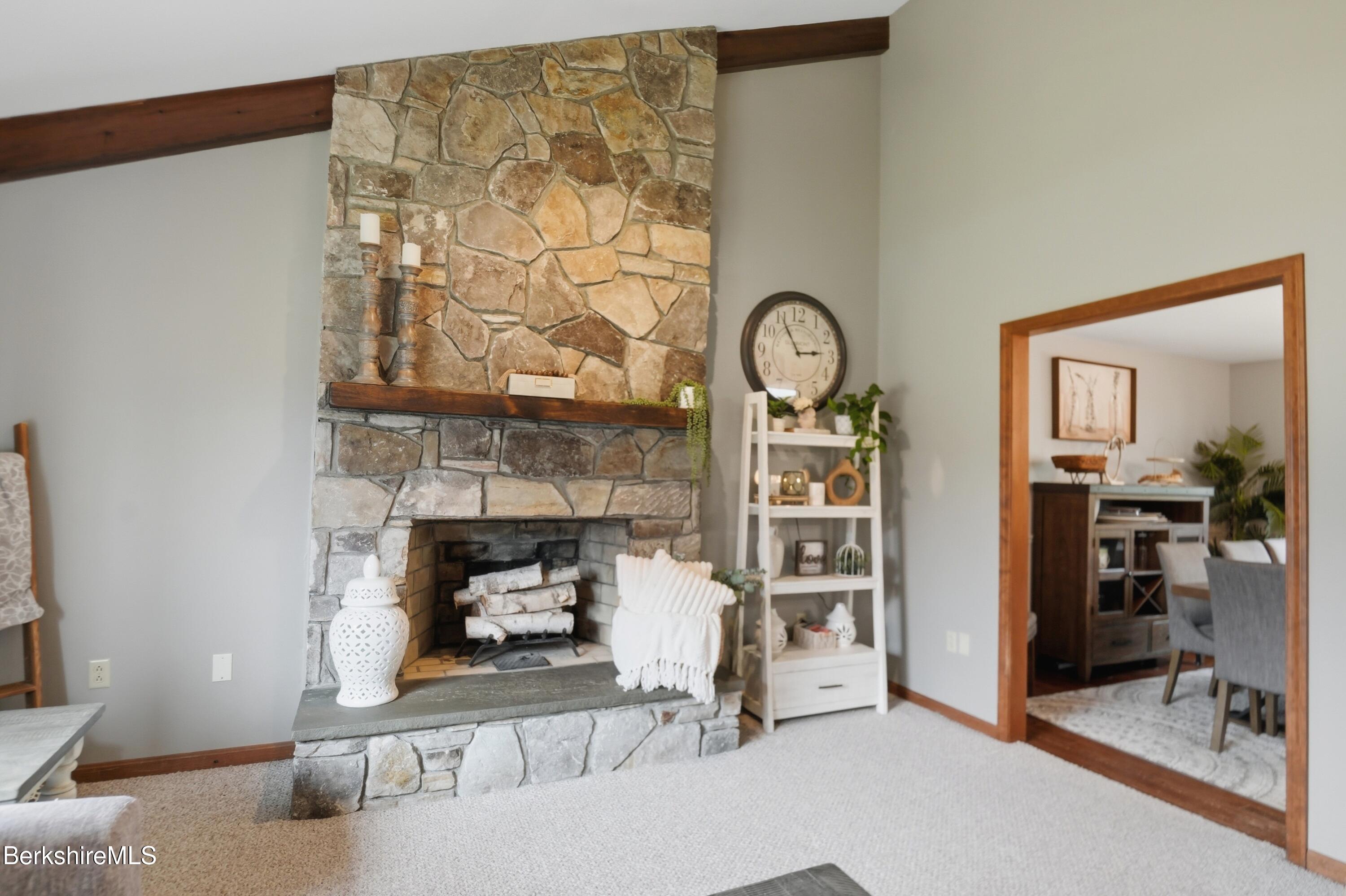 134 Oak Hill Road Pittsfield, MA 01201 - Photo 15 of 66 Living Room