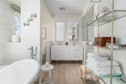 $3,450,000 | 24 Brown And Howard Wharf, Unit 301, Newport, RI 02840