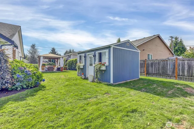 a view of a house with backyard and porch