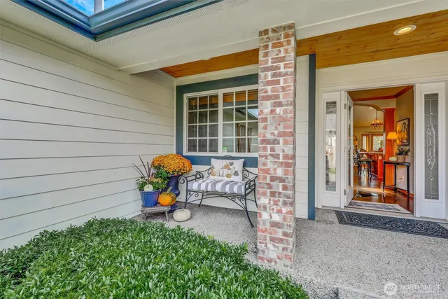 a bench is sitting in front of a house
