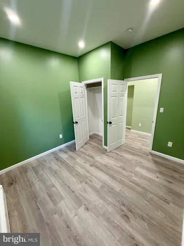 a view of a livingroom with a garage