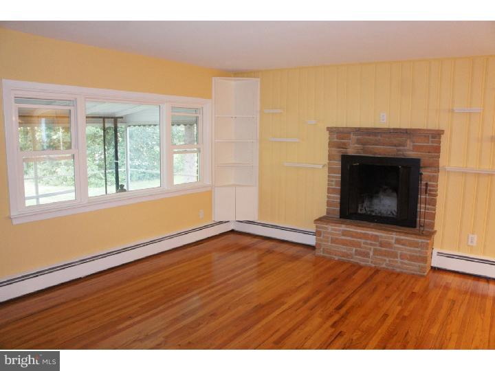 455 South Old Middletown Road Media, PA 19063 - Photo 5 of 25 Living Room