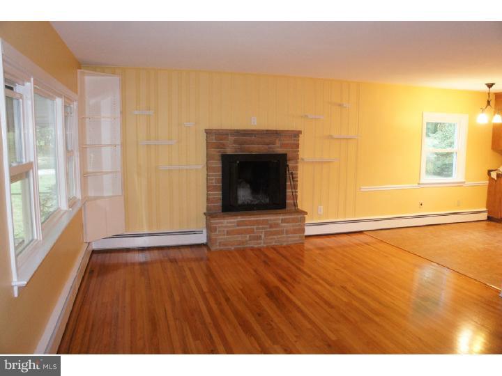 455 South Old Middletown Road Media, PA 19063 - Photo 6 of 25 Living Room