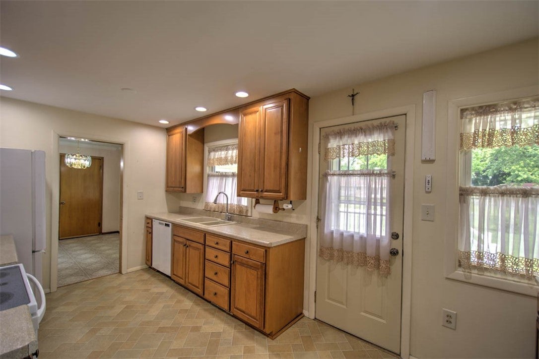 23 Montez Drive Decatur, IL 62526 - Photo 10 of 39 Gallery Image 10