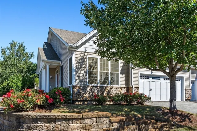 $499,000 | 11 Pondside Lane, Unit 11, Bolton, MA 01740