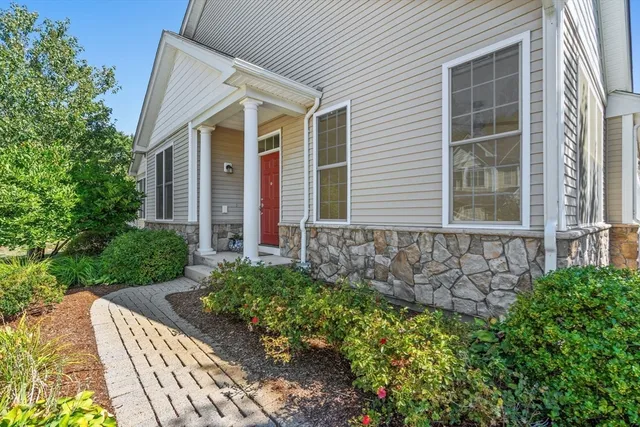 $499,000 | 11 Pondside Lane, Unit 11, Bolton, MA 01740