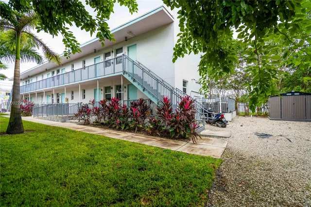 $1,650 | 1950 Northwest 2nd Court, Unit 10, Miami, FL 33136