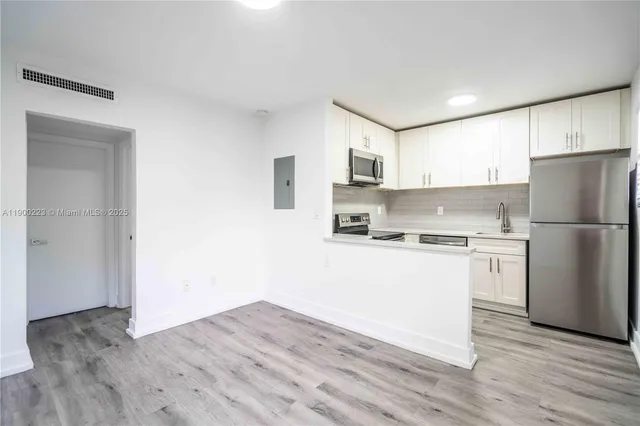$1,650 | 1950 Northwest 2nd Court, Unit 10, Miami, FL 33136