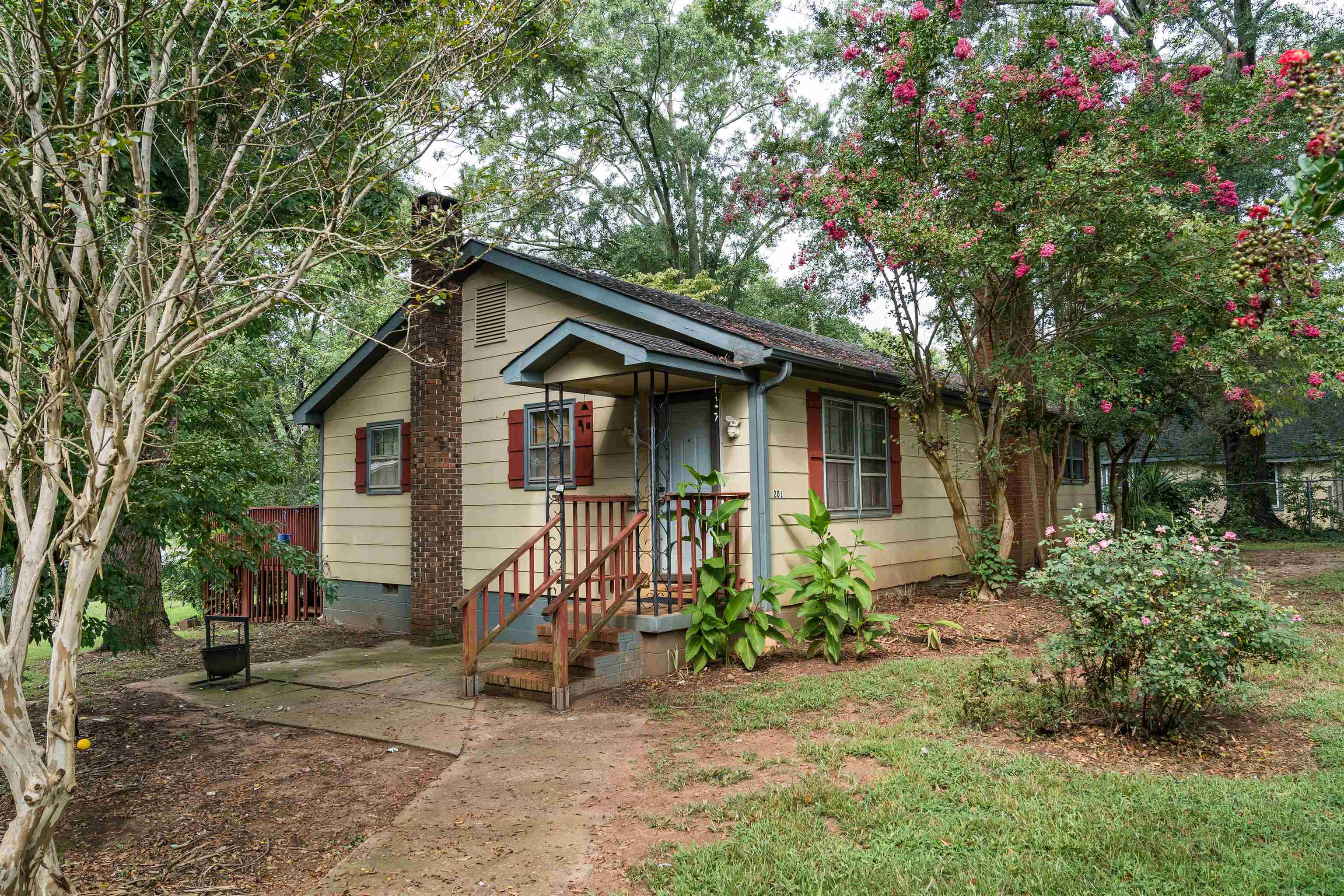 201 Cedar Crest Road Spartanburg, SC 29301 - Photo 1 of 21