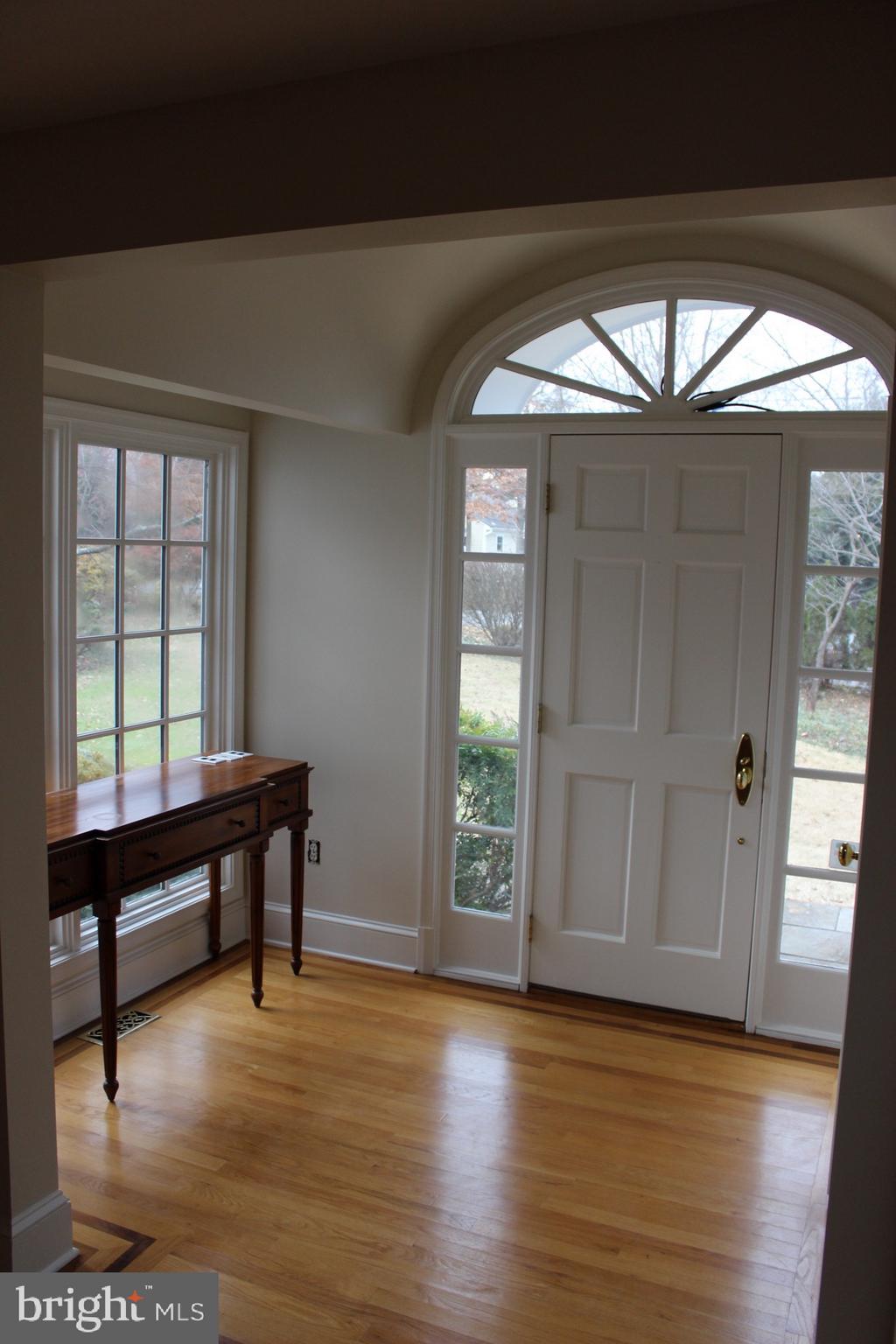 4 Sherwood Road Annapolis, MD 21401 - Photo 16 of 46 foyer entrance