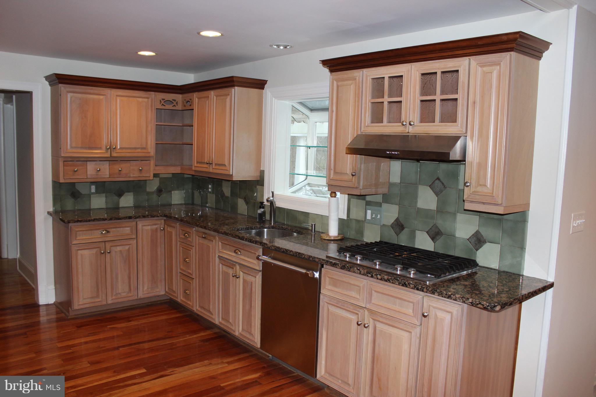 4 Sherwood Road Annapolis, MD 21401 - Photo 17 of 46 gas cooktop
