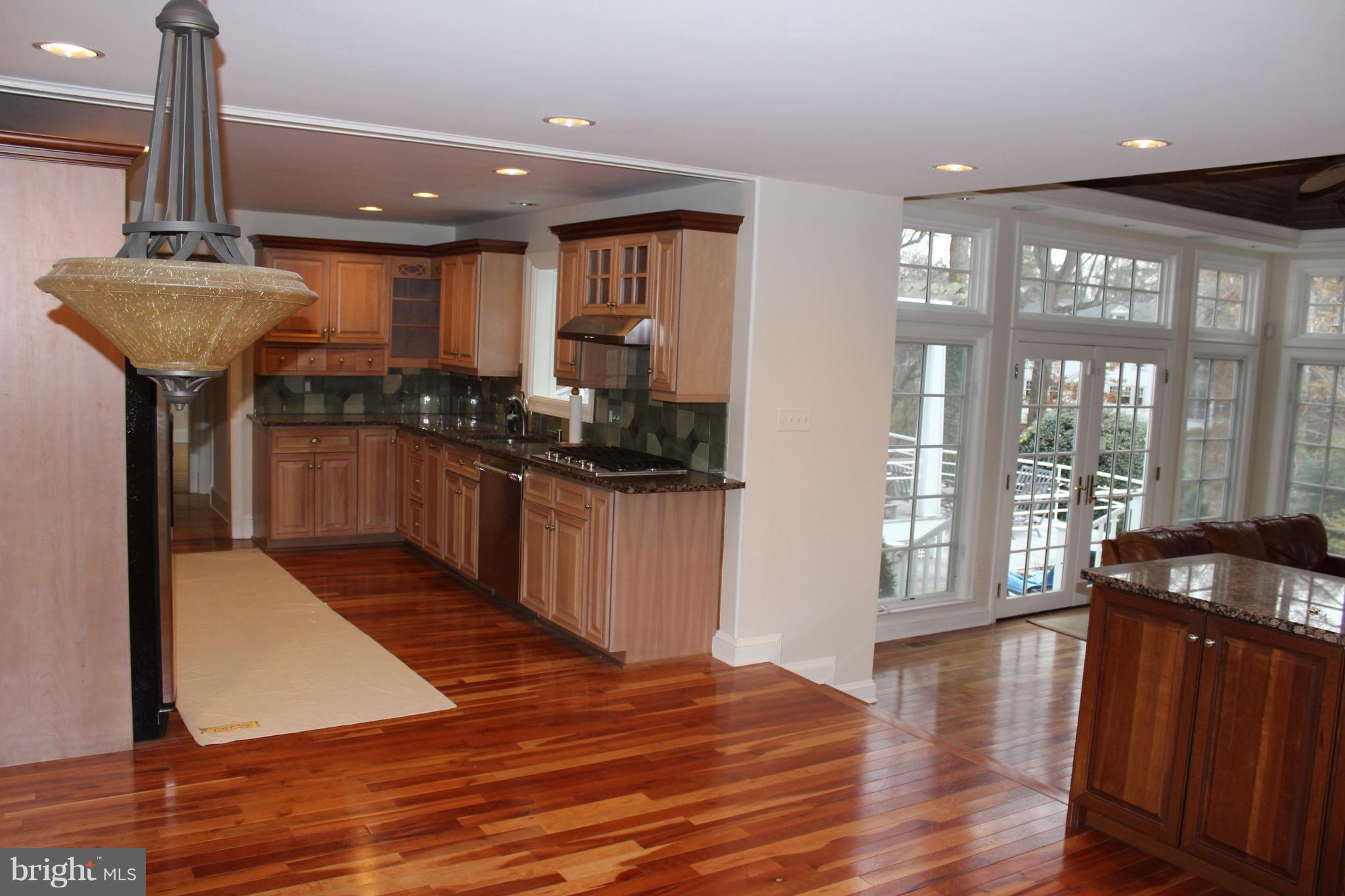 4 Sherwood Road Annapolis, MD 21401 - Photo 23 of 46 large eat in area adjacent to kitchen and family