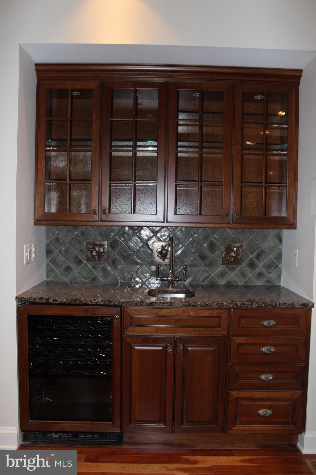 4 Sherwood Road Annapolis, MD 21401 - Photo 25 of 46 Wet bar in family room