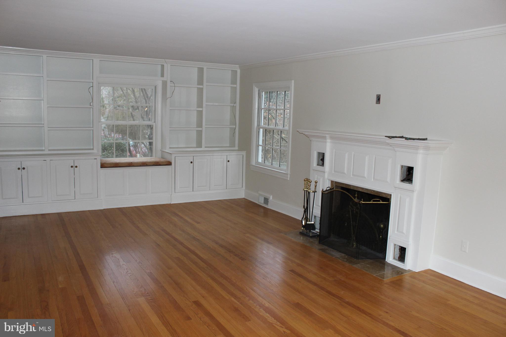 4 Sherwood Road Annapolis, MD 21401 - Photo 30 of 46 formal living room with fireplace
