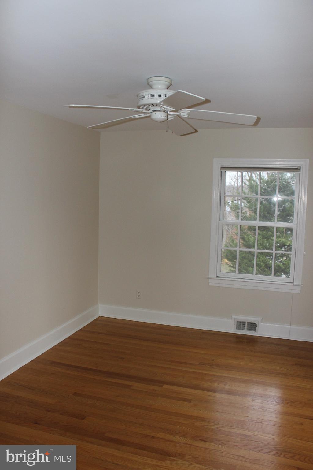 4 Sherwood Road Annapolis, MD 21401 - Photo 35 of 46 1 of 3 guest bedrooms