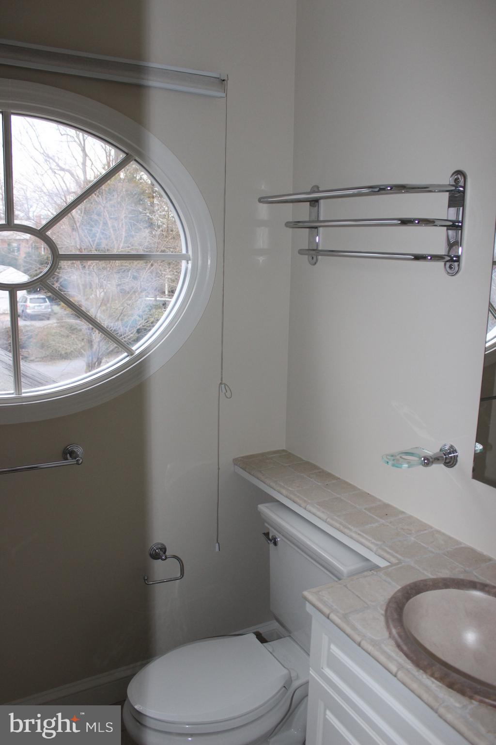 4 Sherwood Road Annapolis, MD 21401 - Photo 36 of 46 hall bathroom