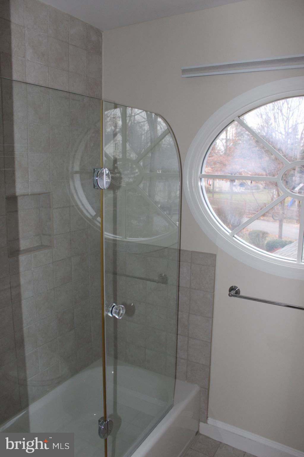 4 Sherwood Road Annapolis, MD 21401 - Photo 37 of 46 hall bathroom