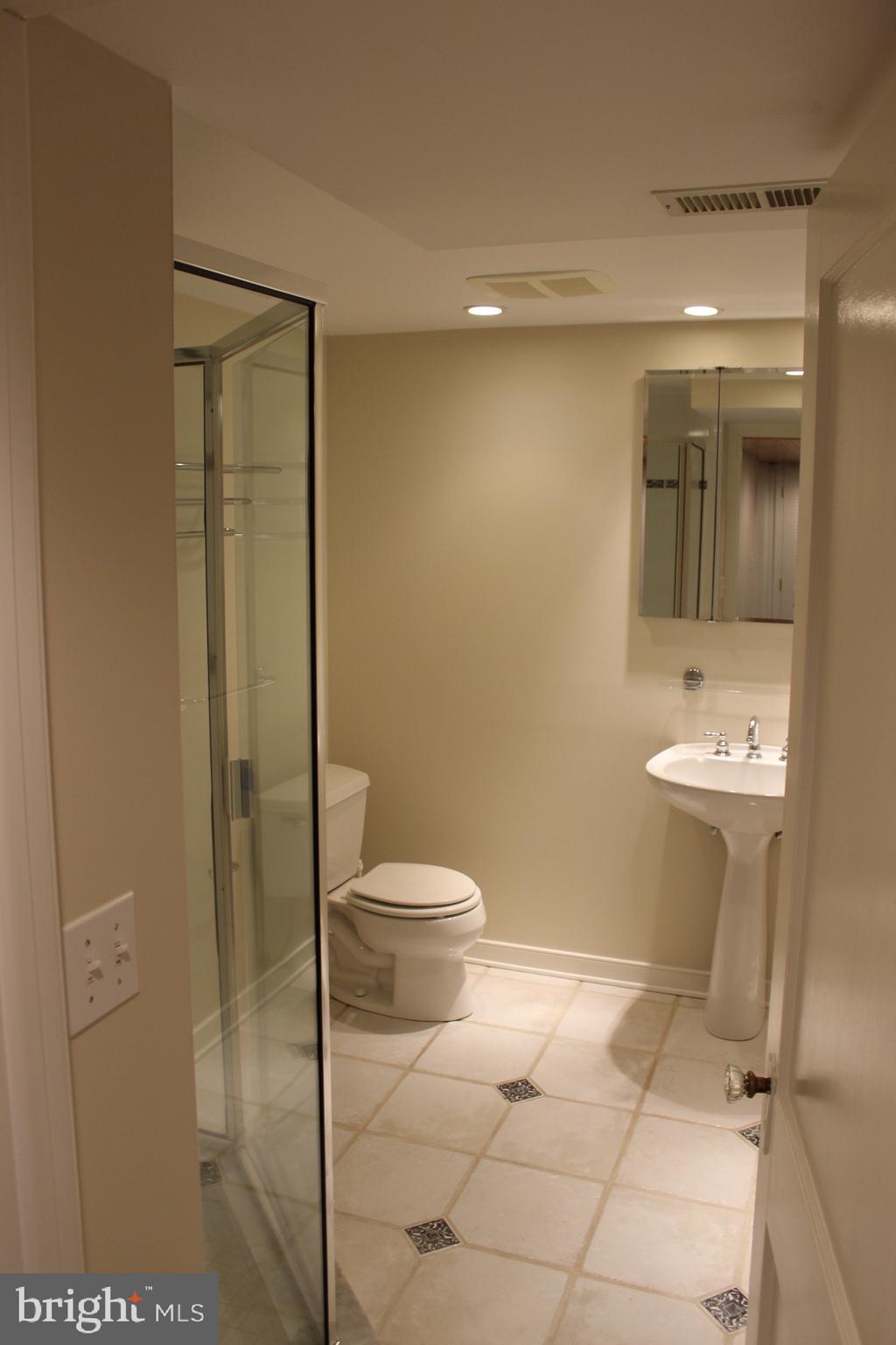 4 Sherwood Road Annapolis, MD 21401 - Photo 46 of 46 lower level full bath