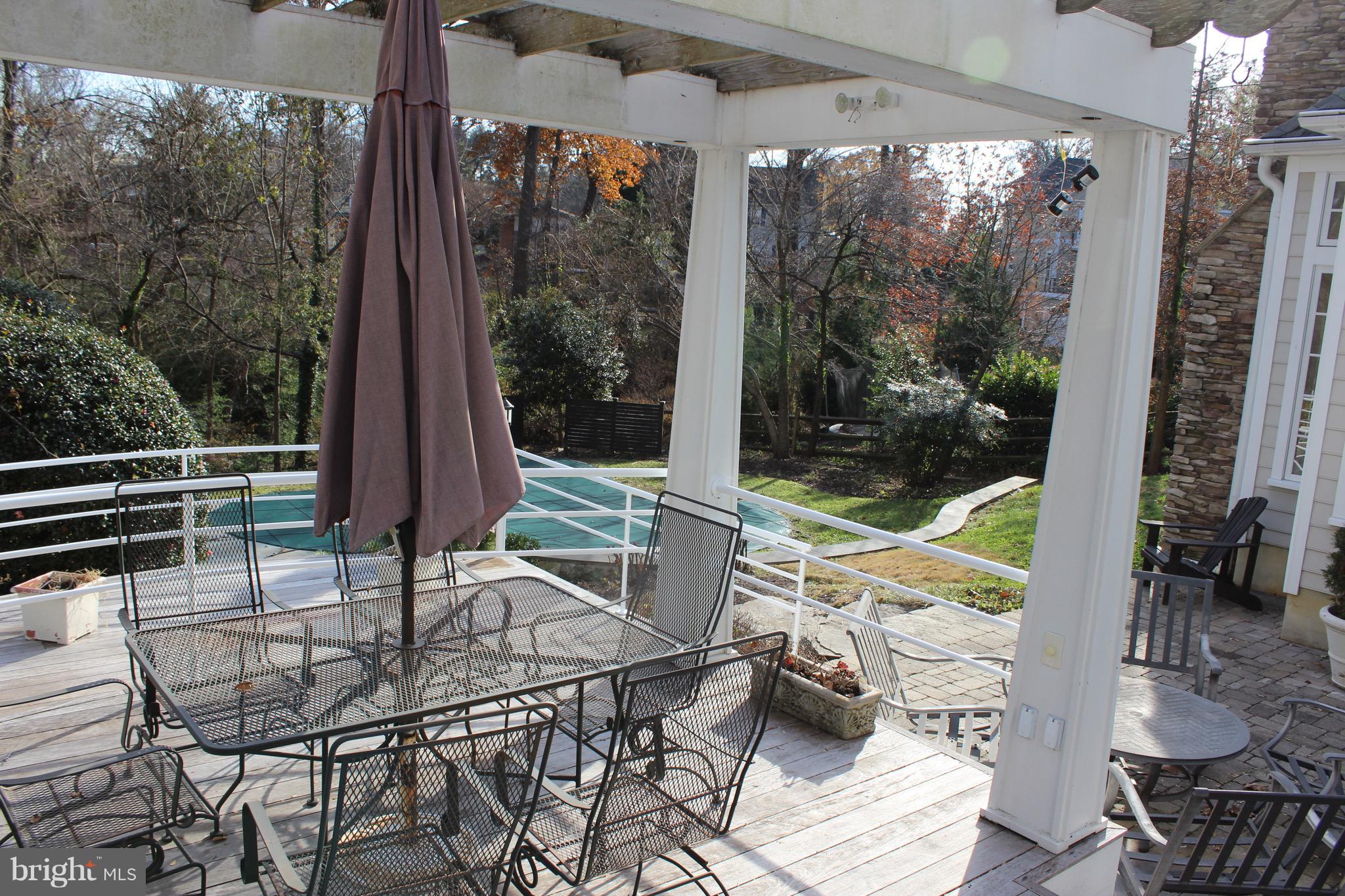 4 Sherwood Road Annapolis, MD 21401 - Photo 8 of 46 lots of seating for out door dining and entertain