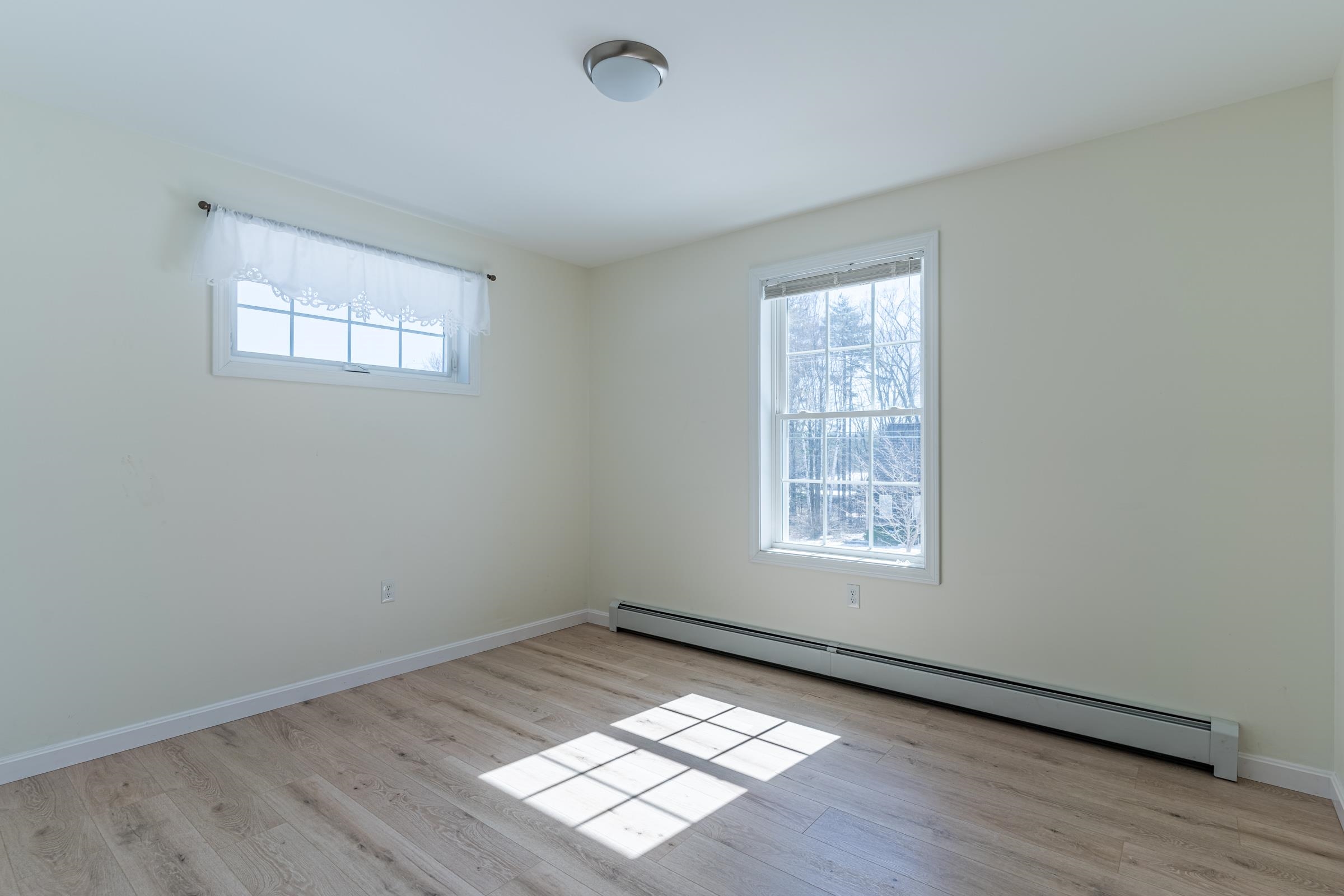 8 Yvonne Street Rochester, NH 03867 - Photo 5 of 28 Gallery Image 5