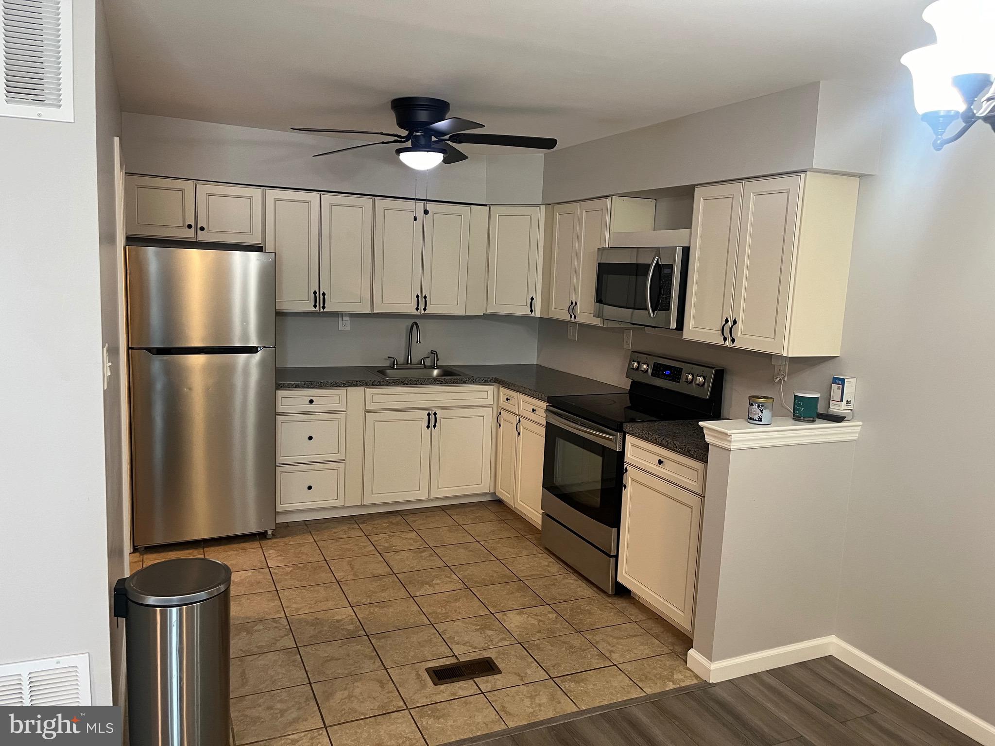 11 Kent Place Sewell, NJ 08080 - Photo 3 of 22