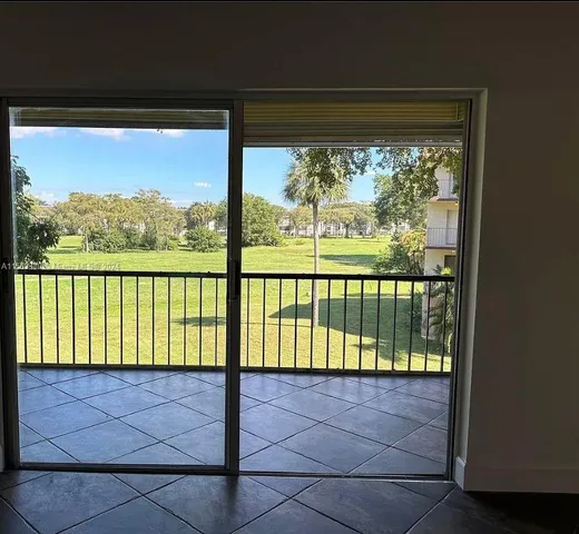 $159,000 | 6201 North Falls Cir Drive, Unit 304, Lauderhill, FL 33319