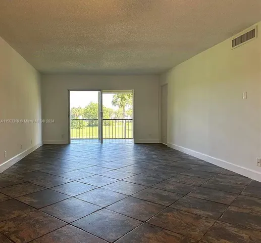 $159,000 | 6201 North Falls Cir Drive, Unit 304, Lauderhill, FL 33319