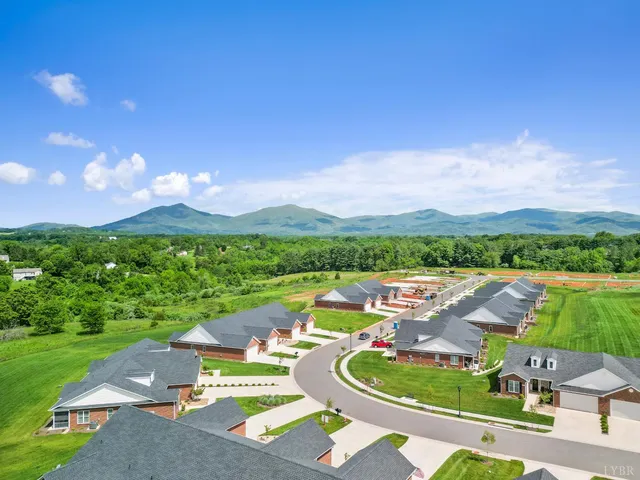 $2,000 | 172 Villa Oak Circle, Bedford, VA 24523