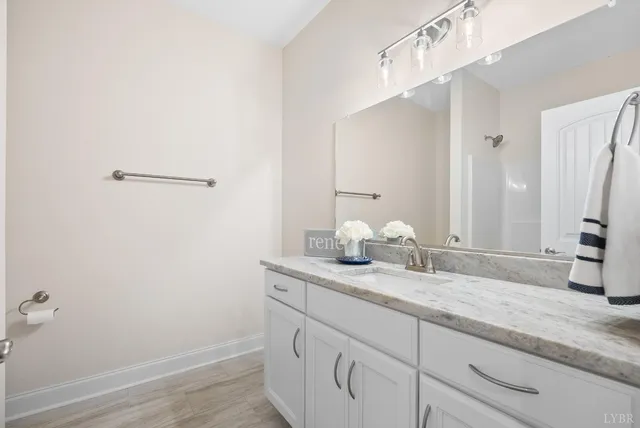 $2,000 | 172 Villa Oak Circle, Bedford, VA 24523