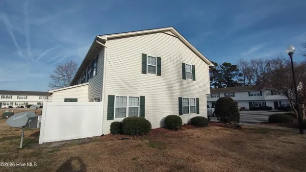 $1,350 | 90 Century Court, Swansboro, NC 28584