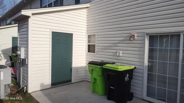 $1,350 | 90 Century Court, Swansboro, NC 28584