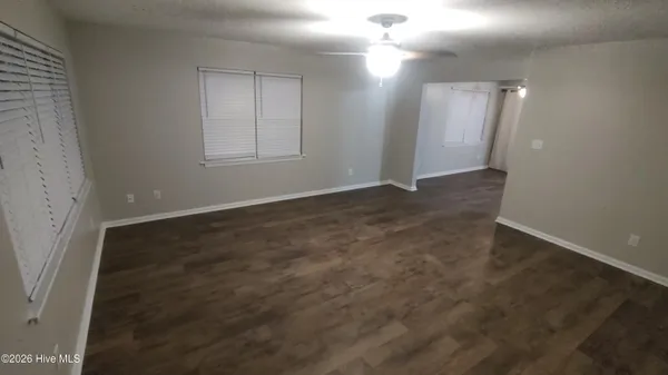 $1,350 | 90 Century Court, Swansboro, NC 28584