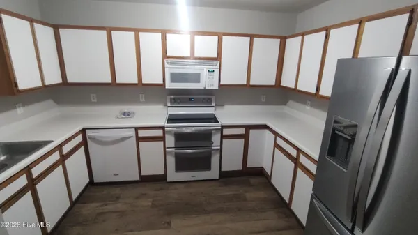 $1,350 | 90 Century Court, Swansboro, NC 28584