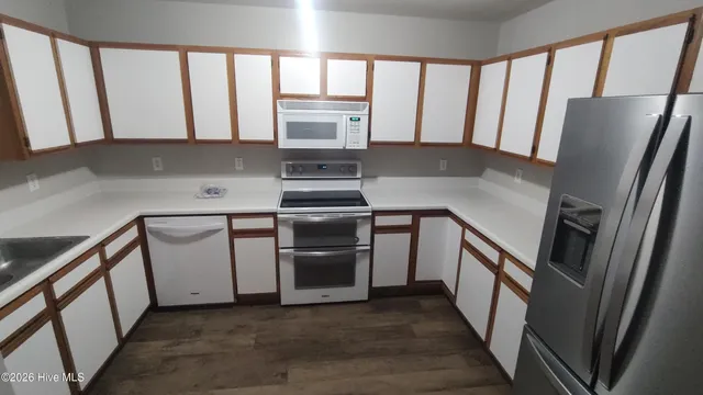 $1,350 | 90 Century Court, Swansboro, NC 28584