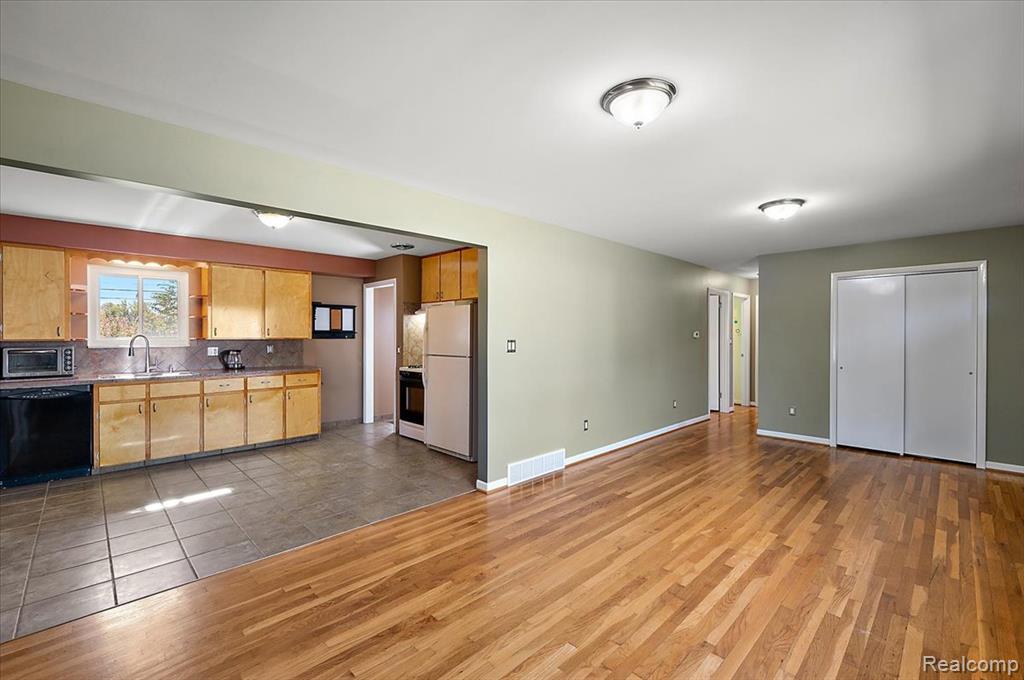 2470 Durham Road Utica, MI 48317 - Photo 8 of 31 Gallery Image 8