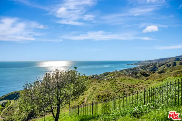 $2,000,000 | 20940 Big Rock Drive, Malibu, CA 90265