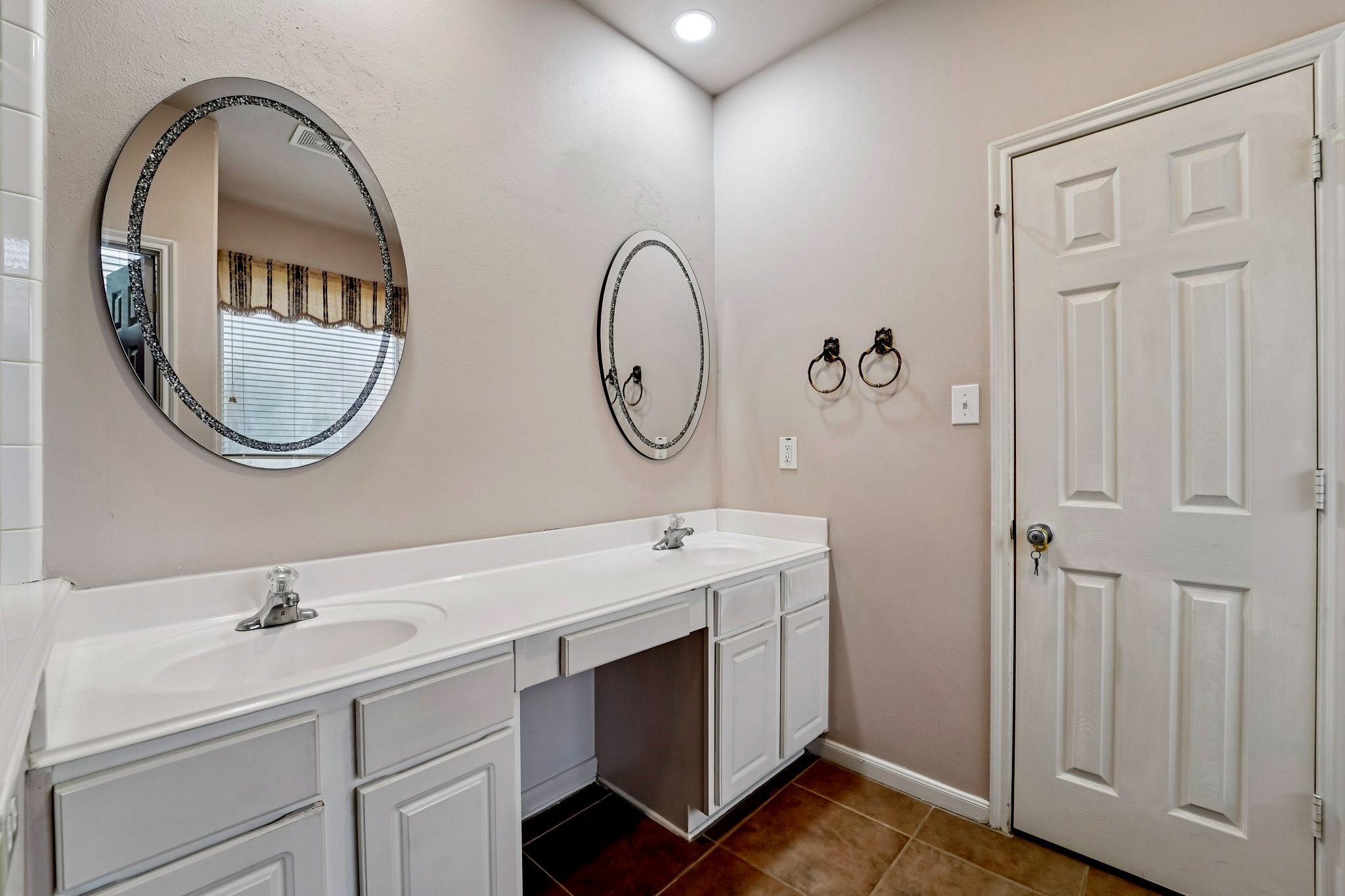 3818 Ridge Canyon Road Baytown, TX 77521 - Photo 20 of 32 a bathroom with a double vanity sink and a mirror